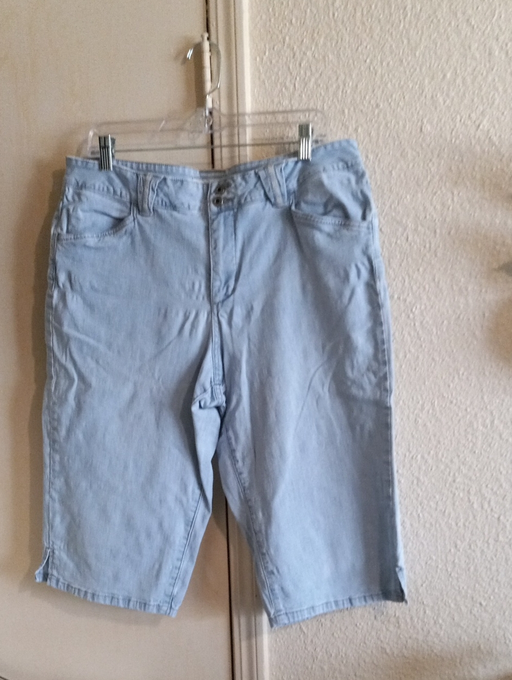 Coldwater Creek Light Blue Womens' Denim Capris                         size P16